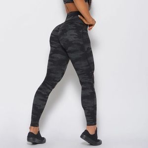 Bombshell Sportswear Fit Camo Leggings EUC